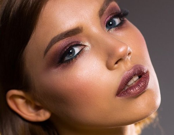 Quels sont les maquillages qui se marient avec une robe noire ?
