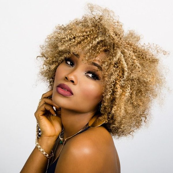 Quelles sont les coiffures tendance pour cheveux bouclés ?