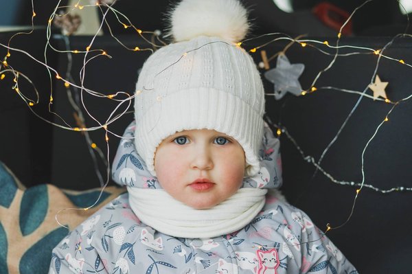 Pourquoi un bébé doit-il porter un bonnet et pendant combien de temps ?