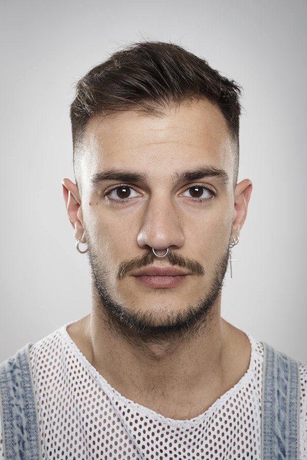 Collections de boucle d'oreille en croix pour homme : Comment bien choisir ?